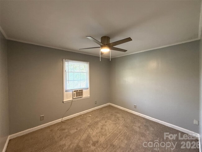 Building Photo - 3115 Seymour Dr