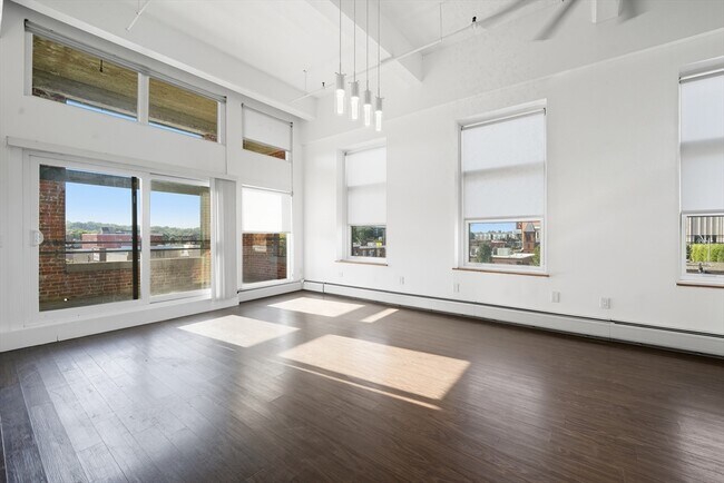 Building Photo - 15 E Park St