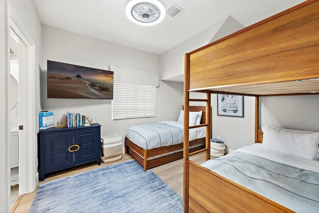 Building Photo - Vacation Rental on Balboa Peninsula