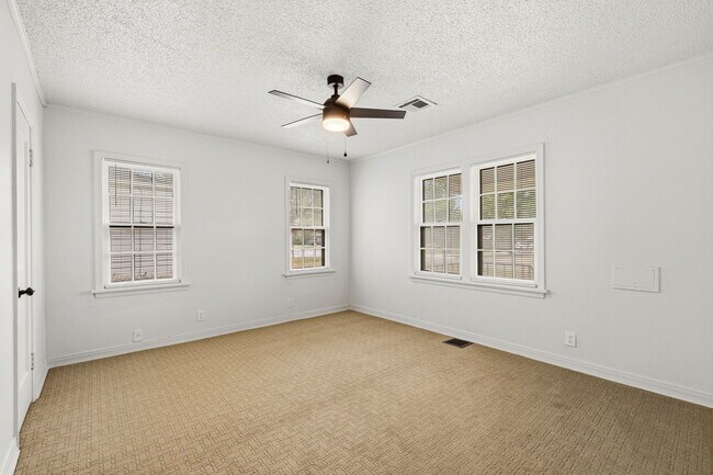 Building Photo - 1045 S Reno Ave