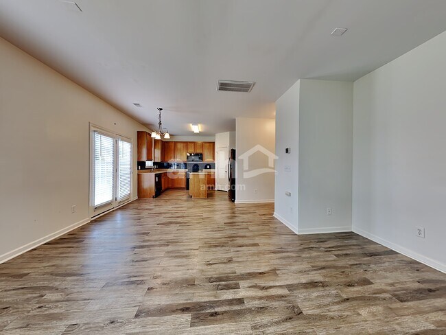Building Photo - 407 Pine Hill Ln