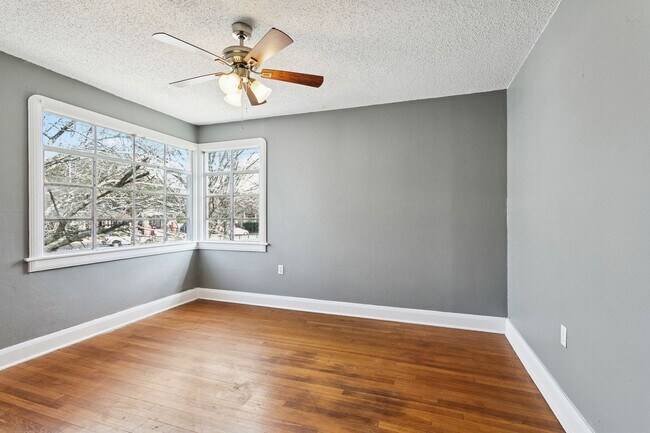 Building Photo - dsk638