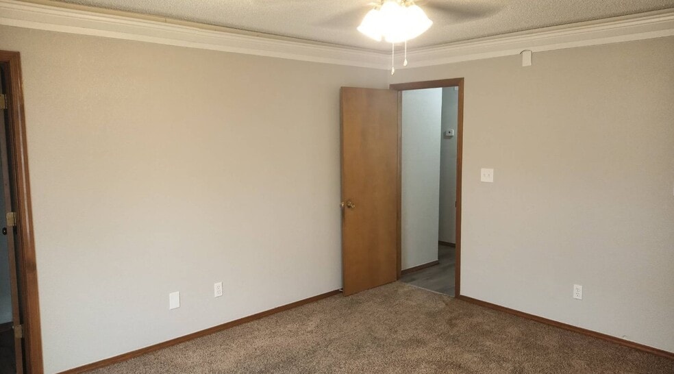 Building Photo - 11713 N 112th E Ave