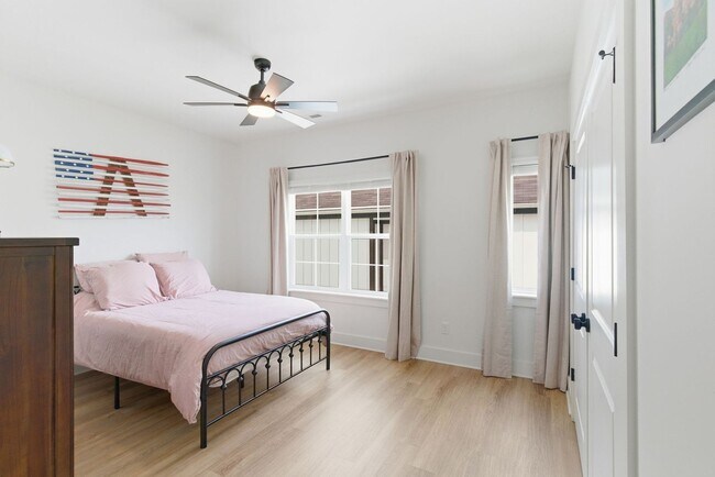 Building Photo - Modern Townhome in Madison