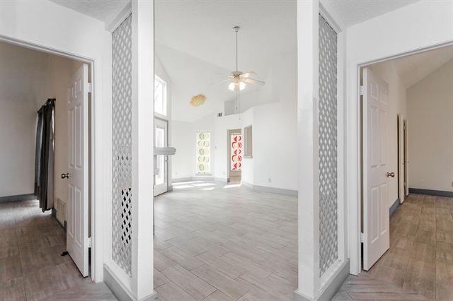 Building Photo - 4124 Hollow Oak Dr