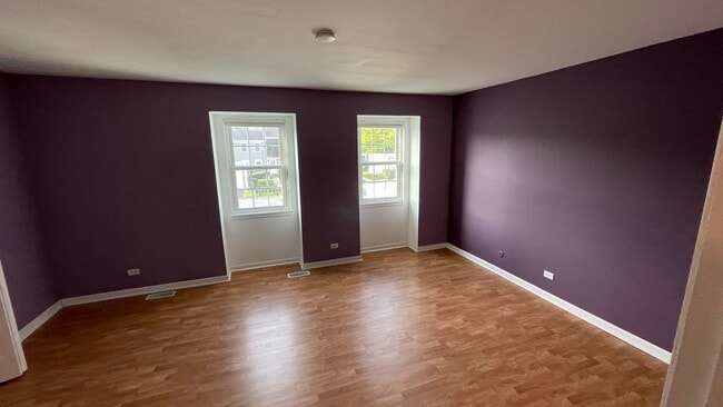 Building Photo - 1352 Oxford Cir