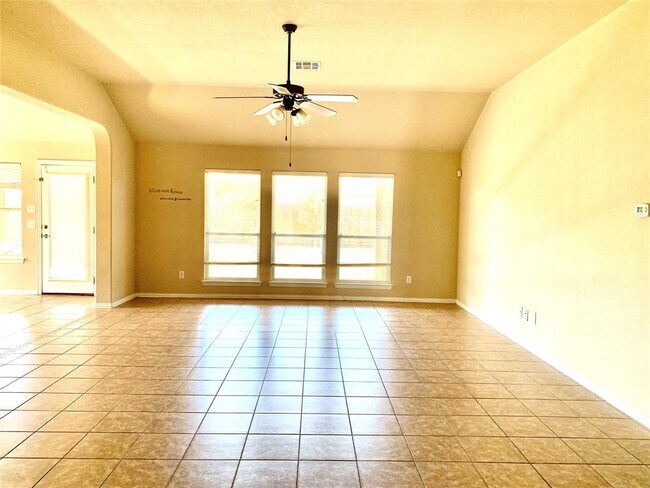 Building Photo - 1001 Emory Fields Cove
