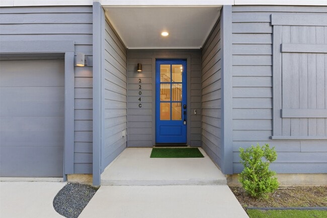 Building Photo - 2204 Lou Ellen Ln