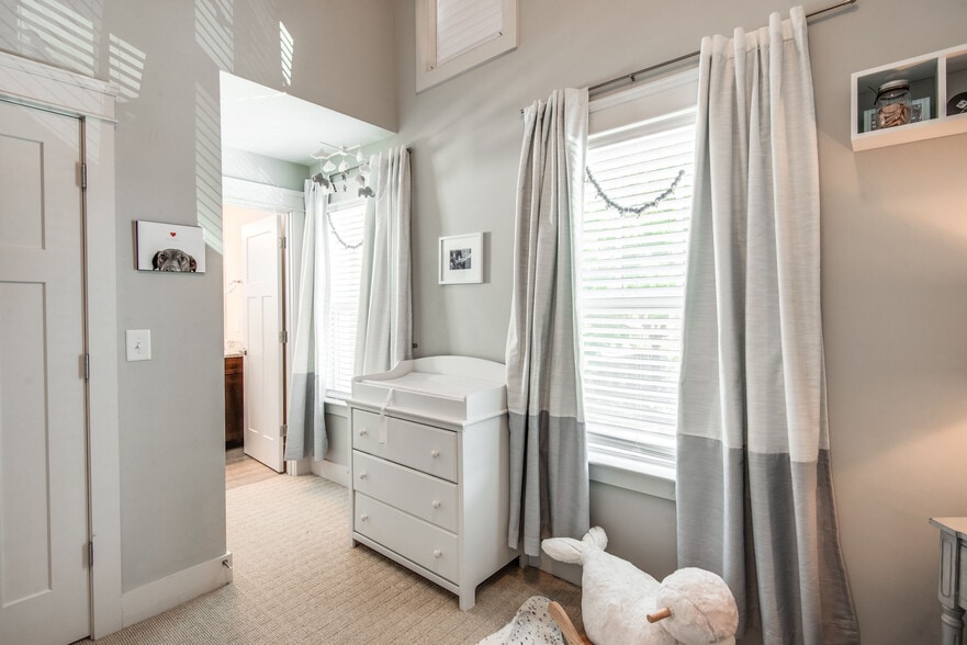 Upstairs guest bedroom - 710 Buchanan St