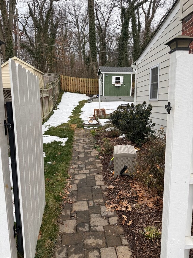 Building Photo - 2321 Riverview Terrace