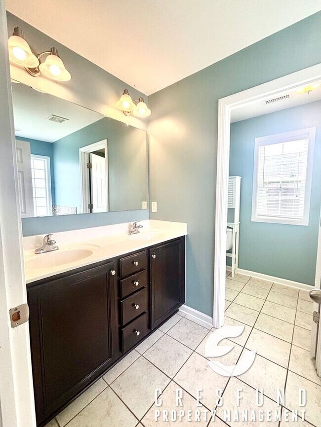 Building Photo - Freshly Painted and Spacious 4 Bedroom, 3 ...