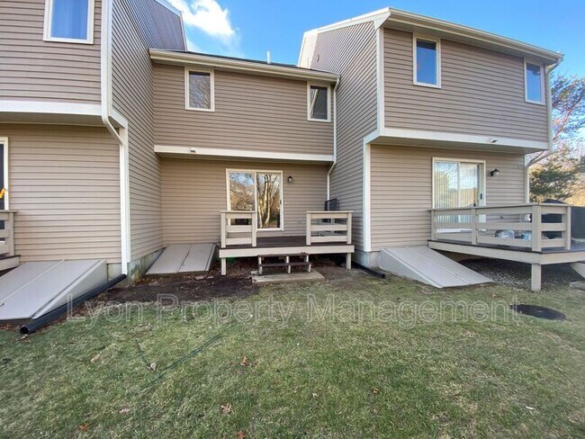 Building Photo - 404 Maple Brook Rd