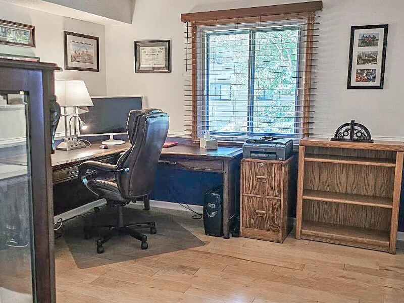 Building Photo - 9523 University Ave