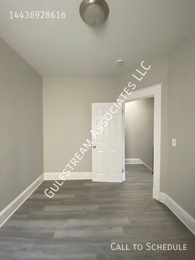 Building Photo - 2926 Arunah Ave
