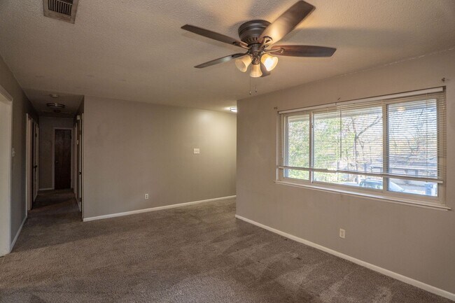 Building Photo - Large Backyard in North Little Rock