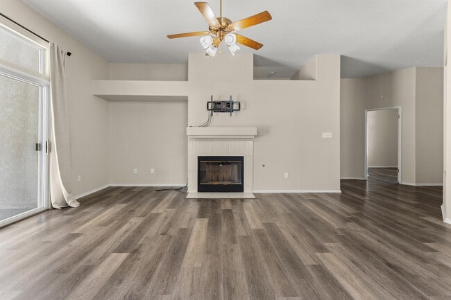 Building Photo - 10621 Tivoli Ct