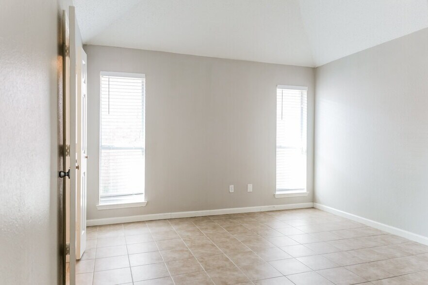 Building Photo - 7608 Honeybee Ln