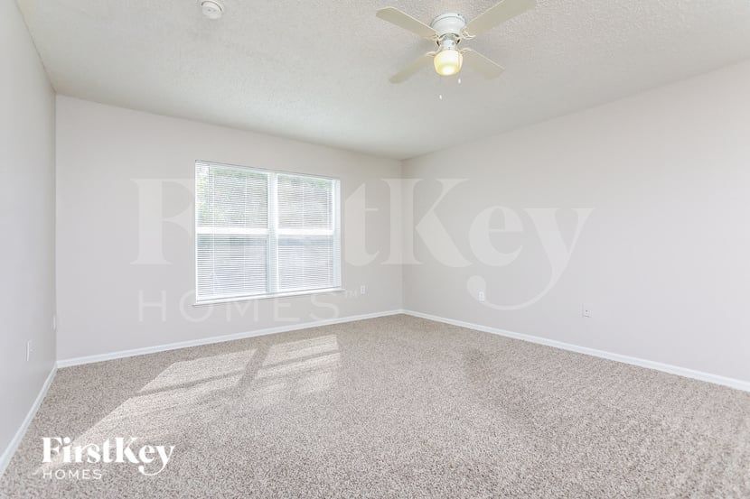 Building Photo - 684 Jaguar Ct