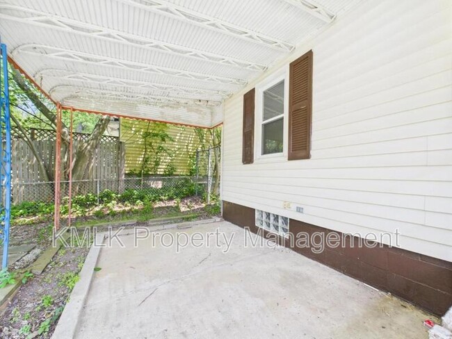 Building Photo - 593 Franklin Ave