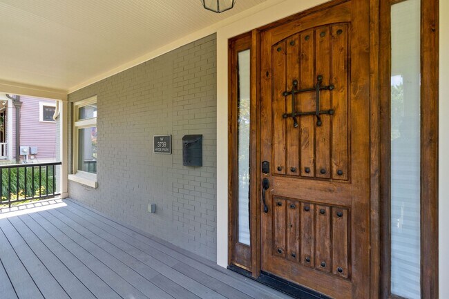 Building Photo - 3739 Hyde Park Ave