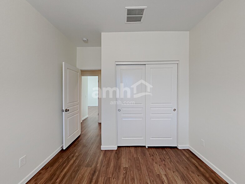 Building Photo - 7250 W Alta Vista Rd
