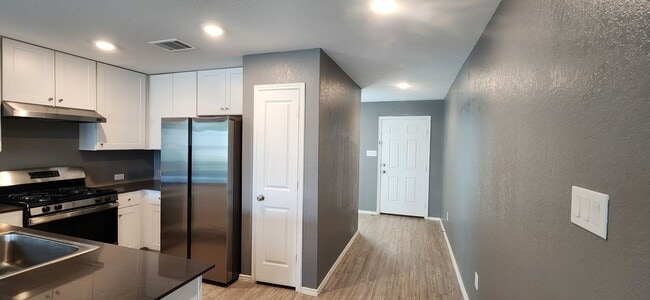 Building Photo - 4-bed, 2-bath gem in Hidden Trails- Bulverde TX- 4/2/2-6013 Companion Loop