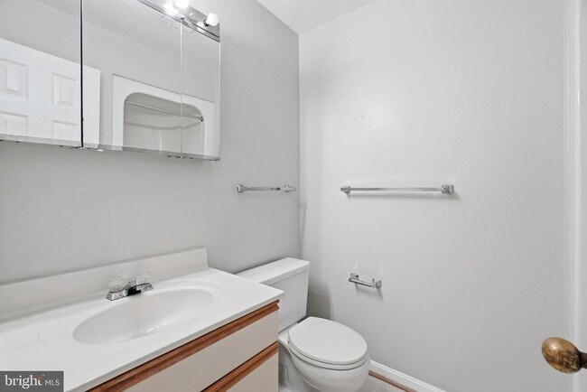 Building Photo - 2822 Lee Oaks Pl