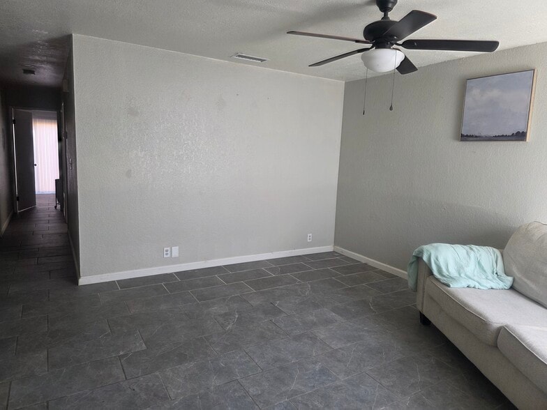 Building Photo - 13865 Julian Dr