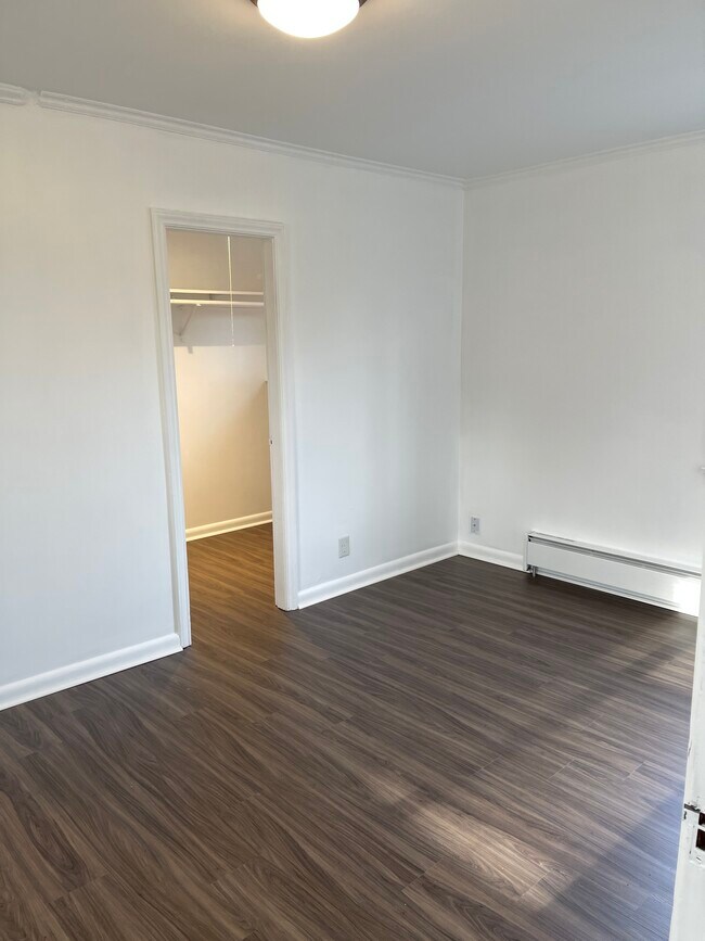 Bedroom & Walkin Closet - Admiral Way Apartments