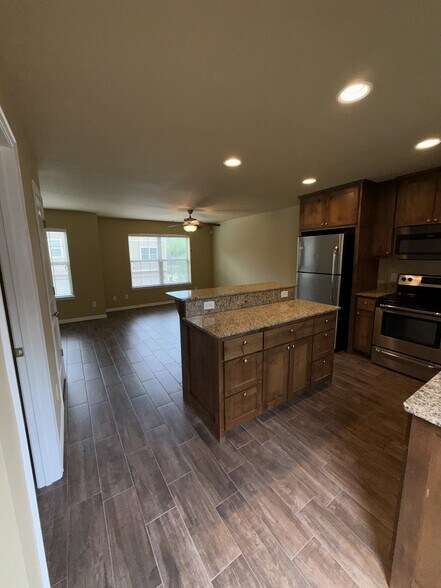 Building Photo - 2803 W Cottonwillow Way