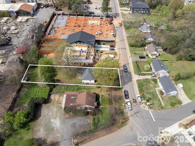 Building Photo - 307 E Peterson Dr
