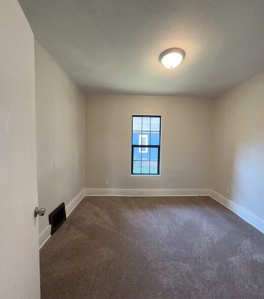 Building Photo - 1411 Portland Ave