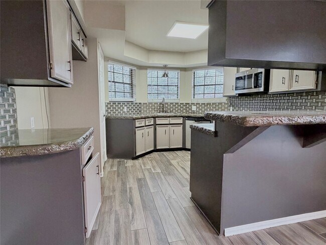 Building Photo - 2712 Monroe Ave