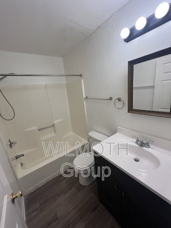 Building Photo - 1320 Millerwood Dr