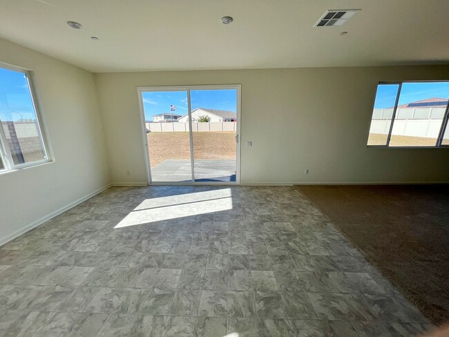 Building Photo - Single Story 4 bedroom 3 bathroom home loc...