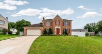 Building Photo - 727 Macphail Ct S