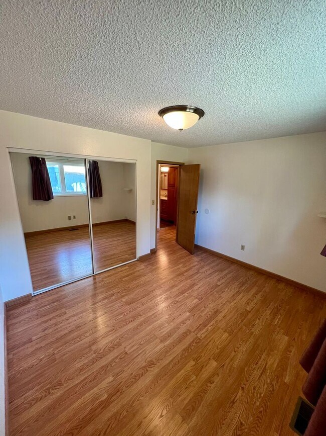 Building Photo - Dunlap Ave 4018-