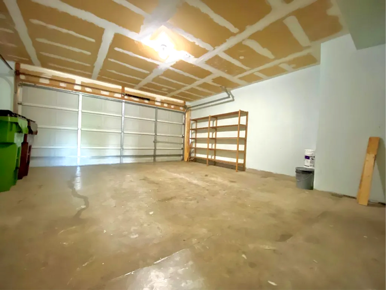 Building Photo - 1703 Sylvia Ln