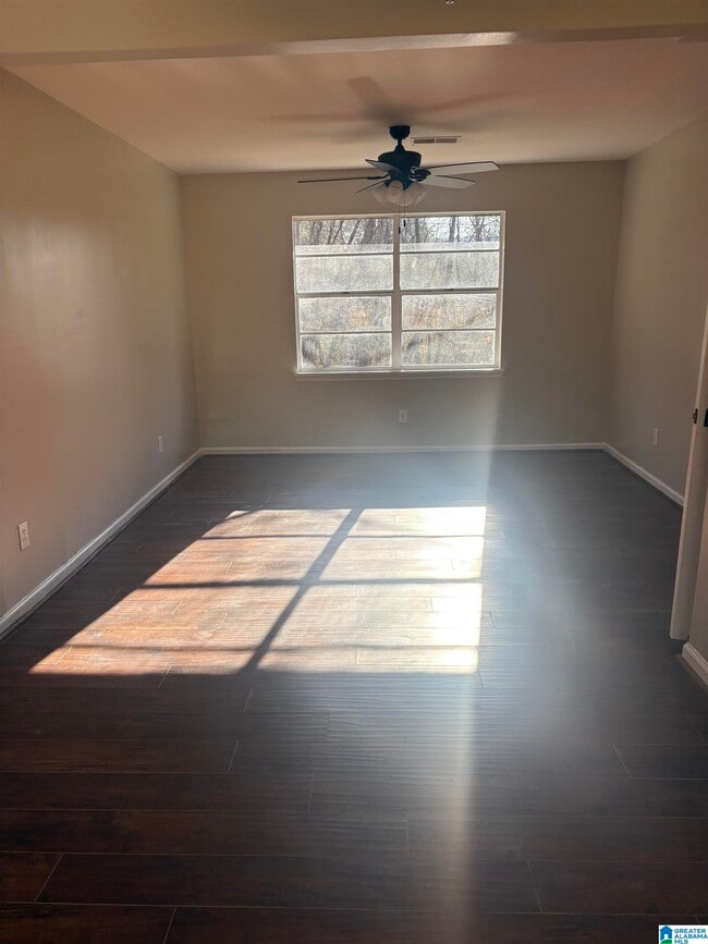 Building Photo - 8227 Country Cir