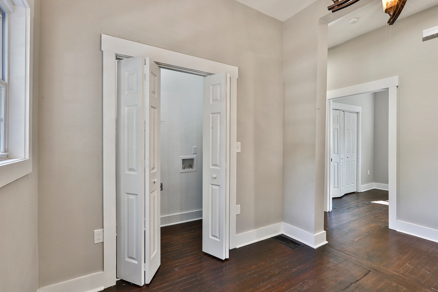 Building Photo - 91 E Washington St