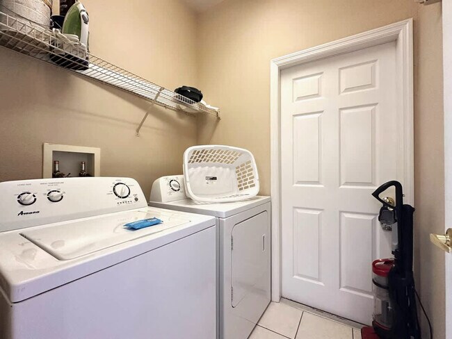 Building Photo - 160 Minniehaha Cir