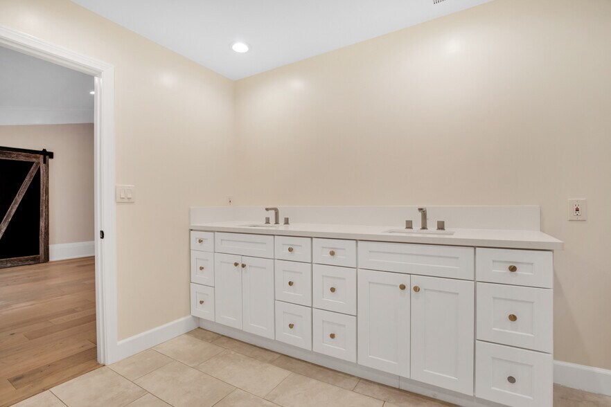 Building Photo - 23450 Park Hermosa