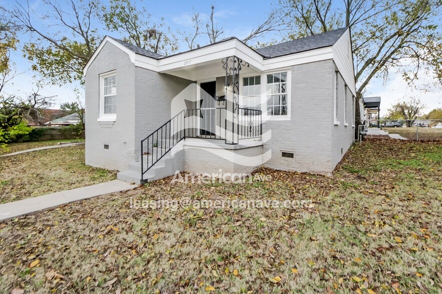 Building Photo - 2017 Miramar Blvd