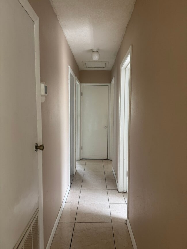 Building Photo - 4837 Shoshone St