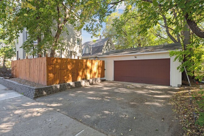 Building Photo - 519 W 22nd St