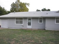 Building Photo - Adorable! You'll Love All the Oak!