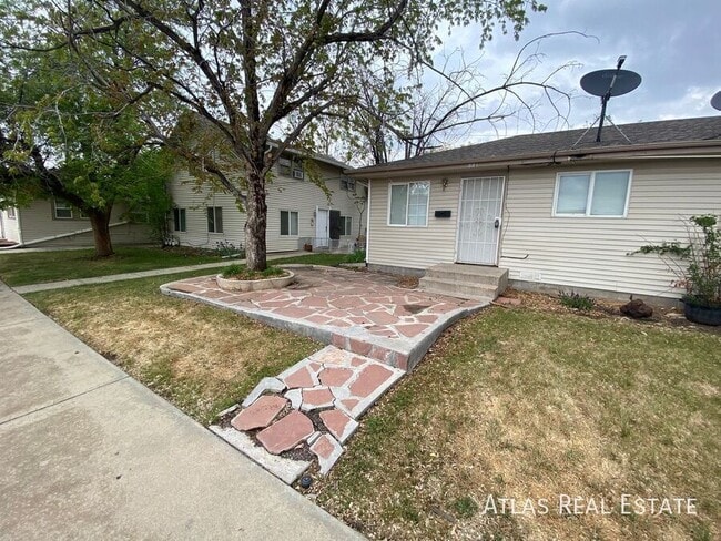 Building Photo - 881 E Egbert St
