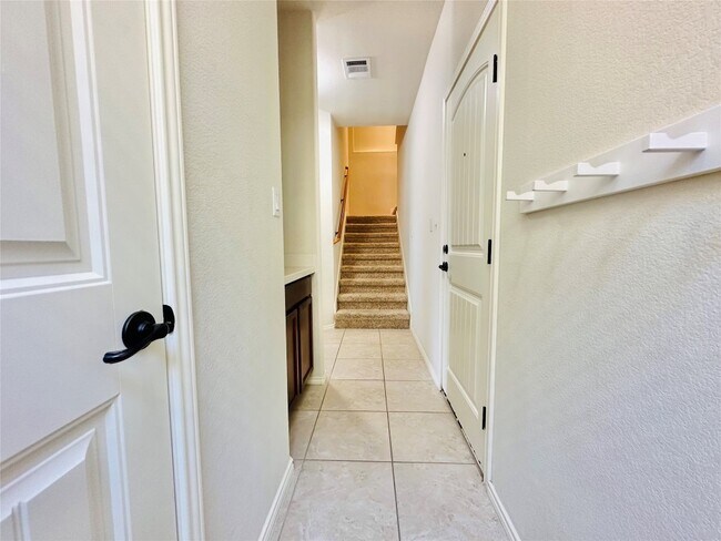Building Photo - 7317 Highland Bluff Cove