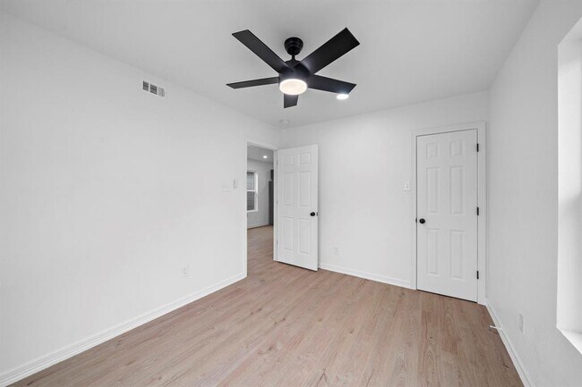 Building Photo - 3521 McIlhenny St