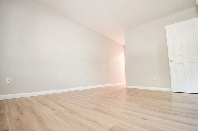 Building Photo - 9515 SW 146th Terrace